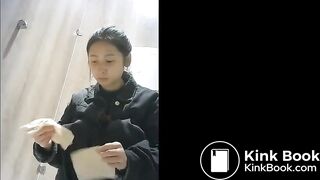 Girl Chinese pooping pis toilet.T01