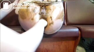 Girl pooping - video 208