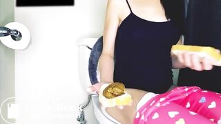 poo sandwich play with sexy brunette