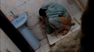 Indian aunty shitting on toilet hidden captured