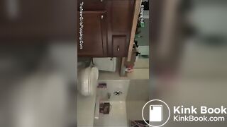 Girl pooping on toilet - video 32