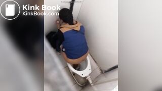 Desi girl shitting on toilet hidden