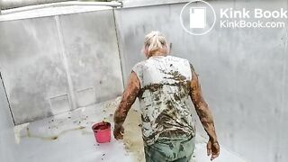 Full bodysmear with cowshit 6