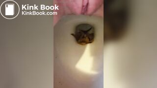 Girl Pooping 2 - video 2