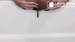 Lightskin ebony drops soft turds