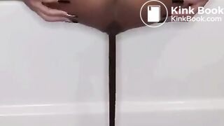 Lightskin ebony drops soft turds