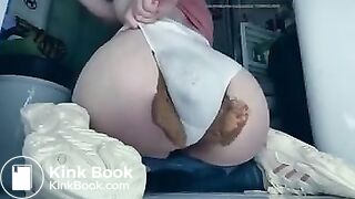 Fat ass girl does a big pantypoop and smear
