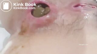 CHINESE GIRL POOPING - video 2