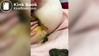 girl making out with her girlfriend turd