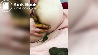 girl making out with her girlfriend turd