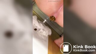 Close-up amateur scat video 8