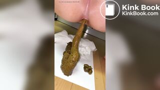 Close-up amateur scat video 8