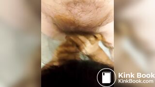 Sur sa gueule et dans sa bouche