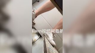 China's girl poop.MT_013