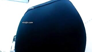 Chinese girl make a huge scat