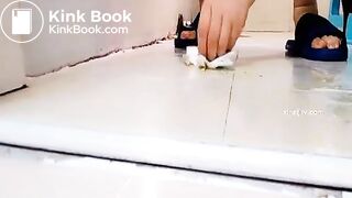 Chinese girl make a huge scat