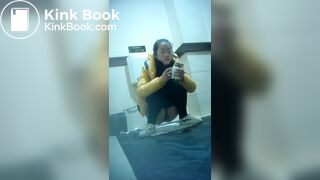 Asia girl toilet scat 01
