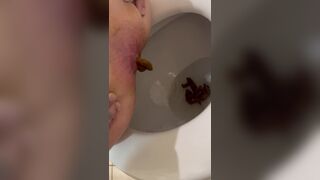 Pawg shitty toilet