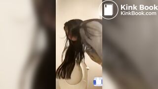 Nice ass jiggle and poop