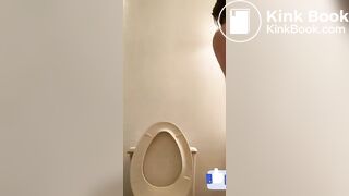 Nice ass jiggle and poop