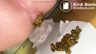 Close-up amateur scat video 9