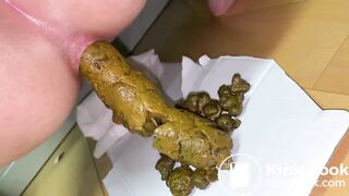 Close-up amateur scat video 9