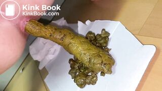 Close-up amateur scat video 9