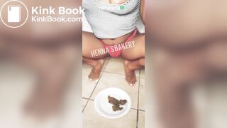 Ebony dumps her hard turds