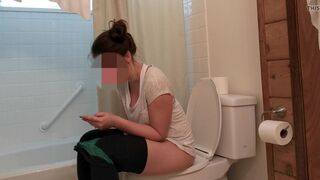 Wife pooping in leggings - video 2