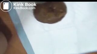 Cute Asian Chick Takes Perfect Shit