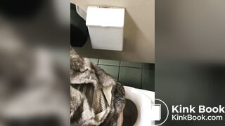 GirlPooping