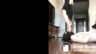 Chinese scat femdom歌迪s狠抽贱狗耳光丝袜脚羞辱吃浓痰