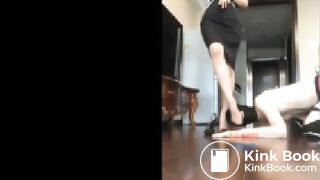 Chinese scat femdom歌迪s狠抽贱狗耳光丝袜脚羞辱吃浓痰