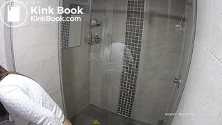 Woman pooping in Toilet 289
