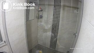 Woman pooping in Toilet 289