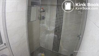 Woman pooping in Toilet 289