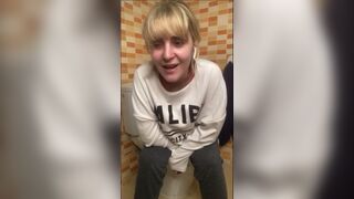 Amateur chick enjoying smearing her body