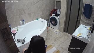 Woman pooping in Toilet 270