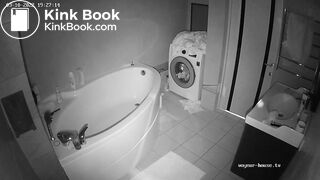 Woman pooping in Toilet 270