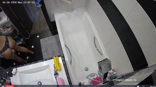 Woman pooping in Toilet 264