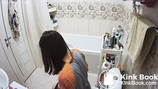 Woman pooping in Toilet 275