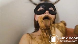 Shitty Anal and Fisting in the tub