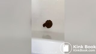 Pregnant Scat in a bathtub