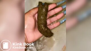 l***p*** grabs scat log straight from toilet bowl