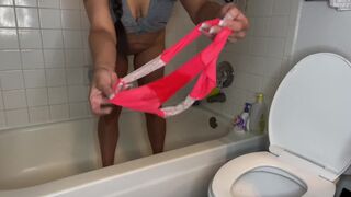 Latina Releasing Shit & Smearing