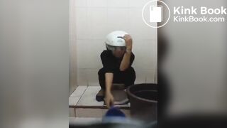 Ngintip cewek berak di SPBU