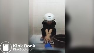 Ngintip cewek berak di SPBU