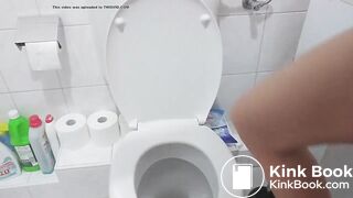 PUDDLE on the TOILETSEAT!