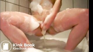 girl shits in bath
