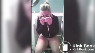 Pooping blonde - video 2